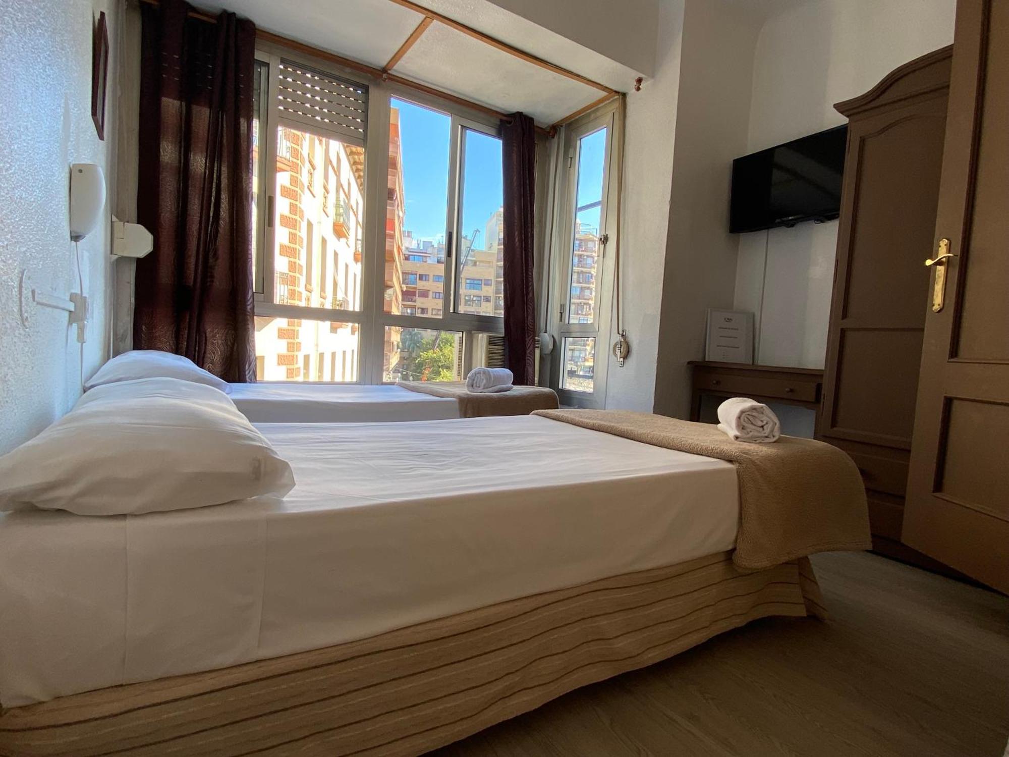 Latic Rooms Alicante Exterior photo